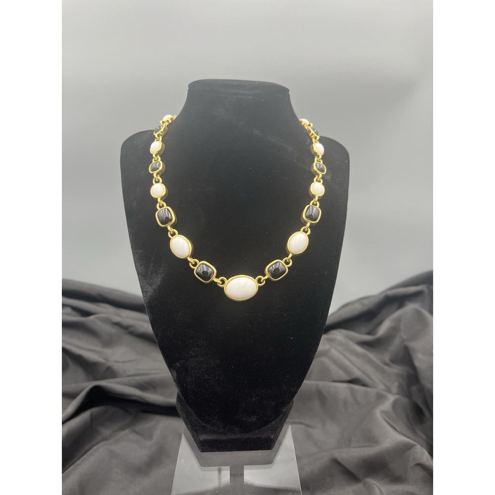 VTG Unmarked Trifari Gold Tone Black White Cabochon Choker Necklace 15-19"